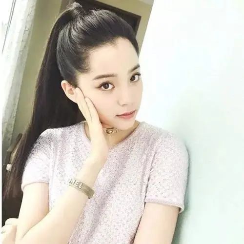 芹菜 女生扎马尾时，少犯这3个\错误\！掉发不说，还会增高发际线