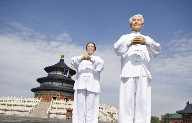 脾胃|中医，经络养生，脾胃经的位置，逐渐地去拉伸，拉筋，拉筋疗法