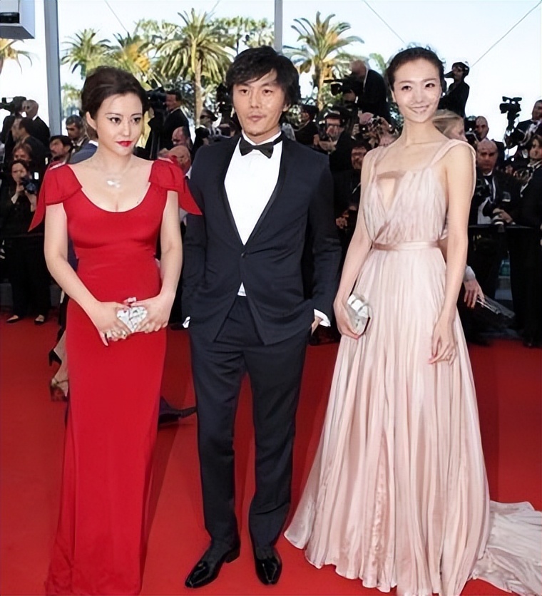 郝蕾|郝蕾肉感身材穿紧身裙好尴尬,看着“挤”了点,但曲线却惊艳红毯