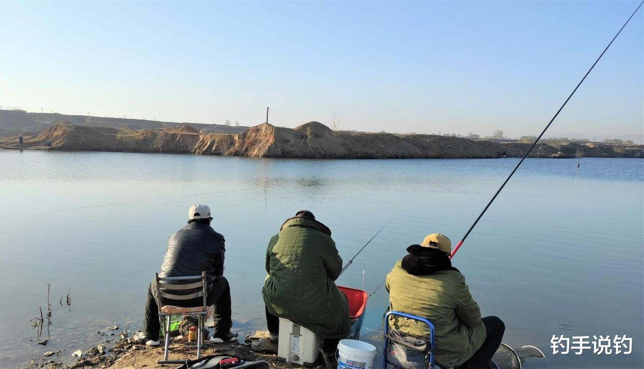 饵料|冬季钓鱼,用饵、打窝都要牢记“三大注意”,不让钓鱼变“喂鱼”