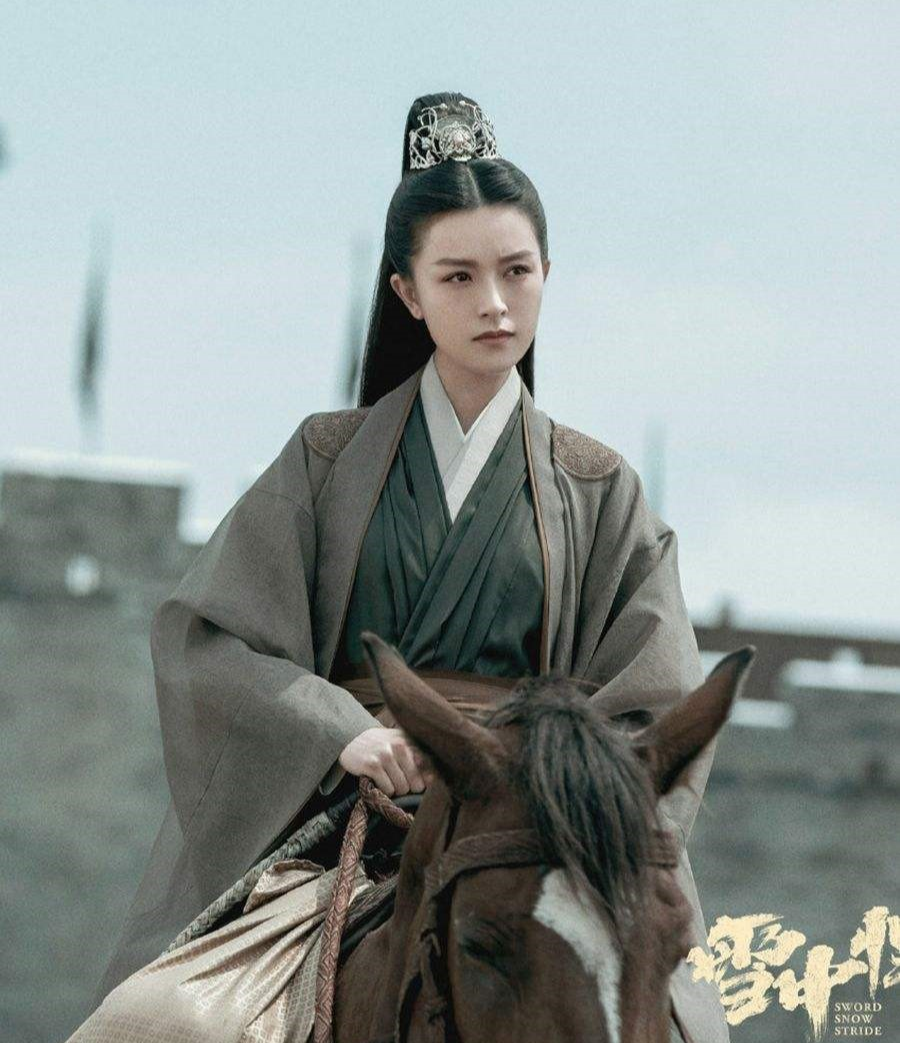 朱亚文|李念近照，气质温婉，她已掌握了爱的秘笈，激荡人生自有远大前程