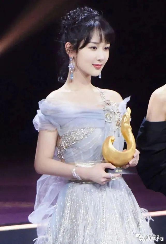 杨紫|杨紫新恋情曝光，和男闺蜜修正成果了？