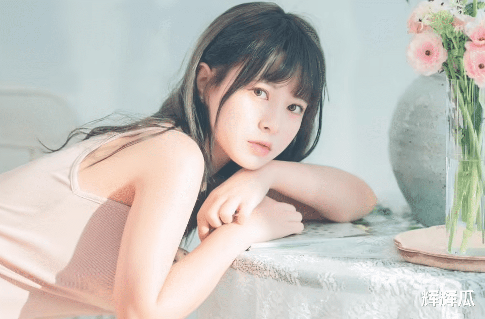 教室|高职女生晒教室自拍照, 遭家长非议: 这就是不让孩子上职校原因