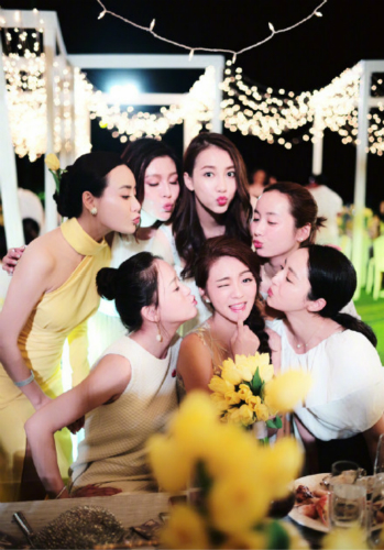 安以轩|安以轩在豪宅冰箱养螃蟹,每天喂蛋黄敲眼睛,没反应就当晚灭了它