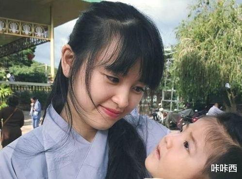 6年前,一名24岁女生收养“皮包骨”女婴遭到质疑,如今怎样了?