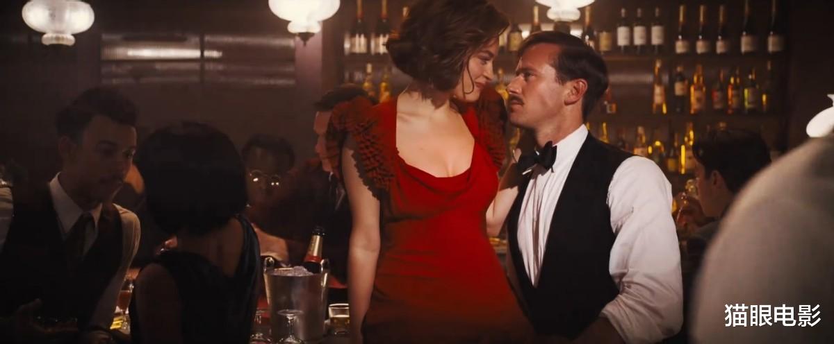 盖尔·加朵|盖尔加朵新片定档！女神穿银色长裙身材抢镜，尼罗河上的惨案来了