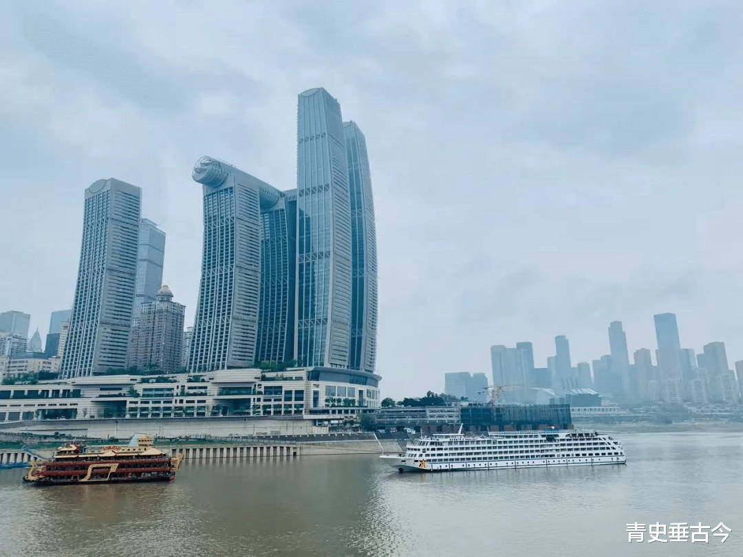 长沙地铁|?重庆来福士,一个沉痛的笑柄,一个外地炒房客的豪华坟场