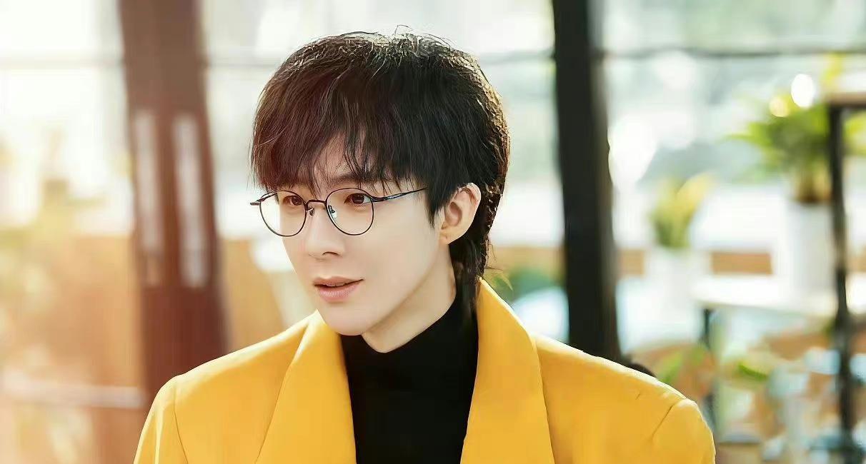 刘宇宁|刘宇宁被造谣抢番位，开直播回应：我不在乎也不抢，片酬到位就行