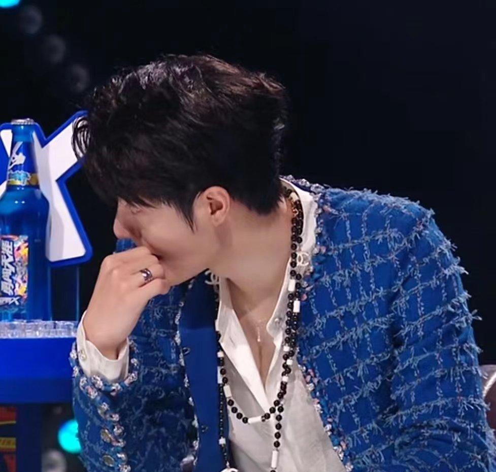 王一博|街舞总决赛，王一博的机位充满惊喜，三套着装让人大饱眼福