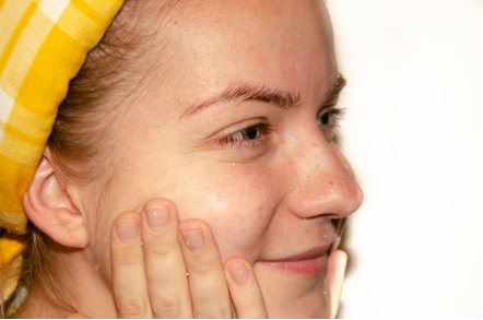 磨砂洗面奶伤害皮肤吗？