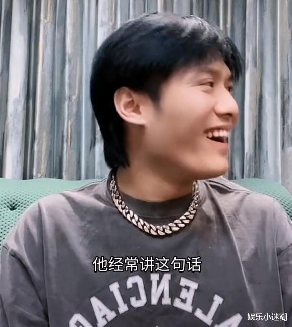 疯狂小杨哥2岁儿子首次曝光,遗传爸爸带货精髓,网友:后继有人