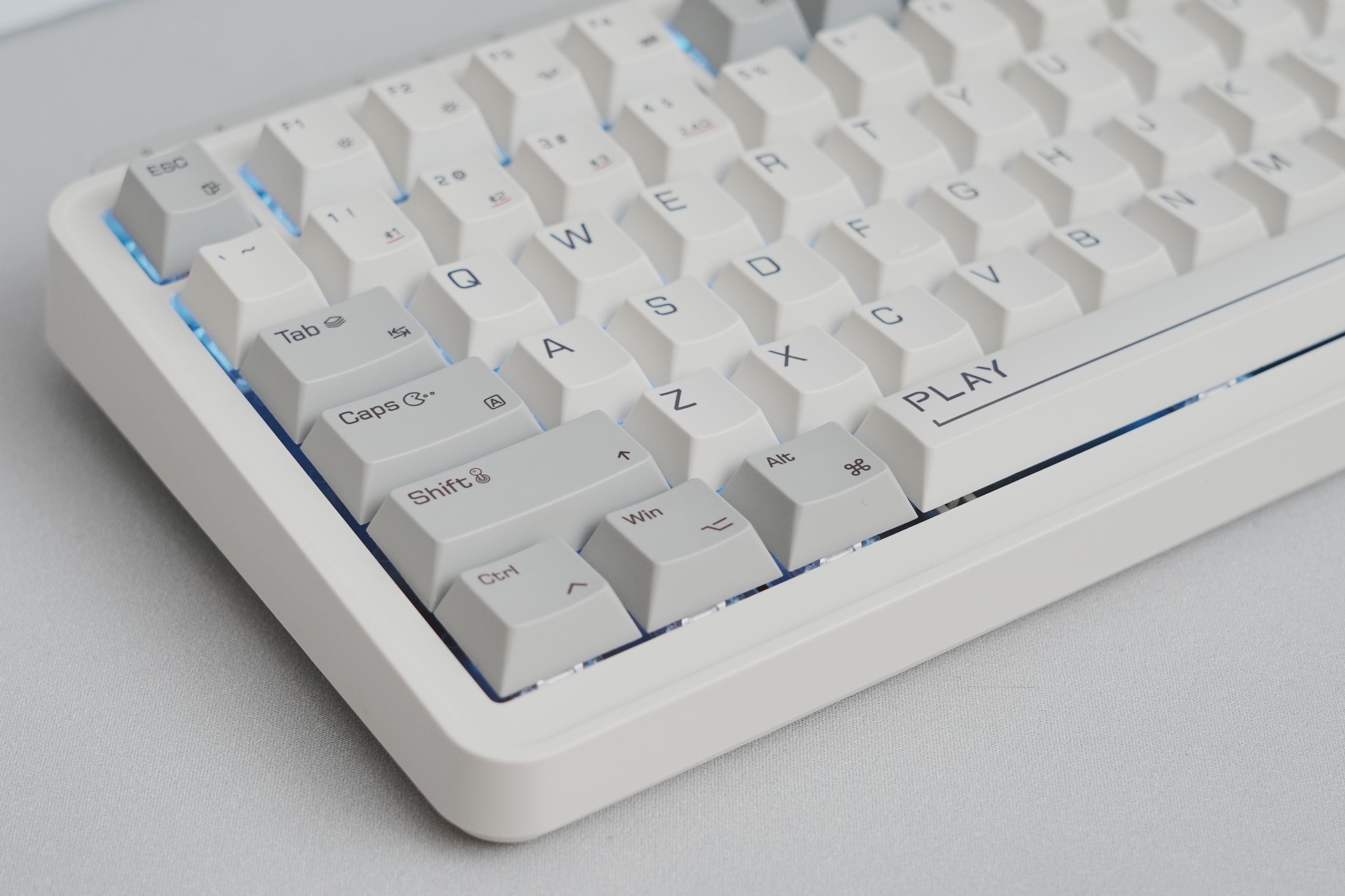 oled屏|量产键盘的新晋卷王-米物ART Z830三模机械键盘