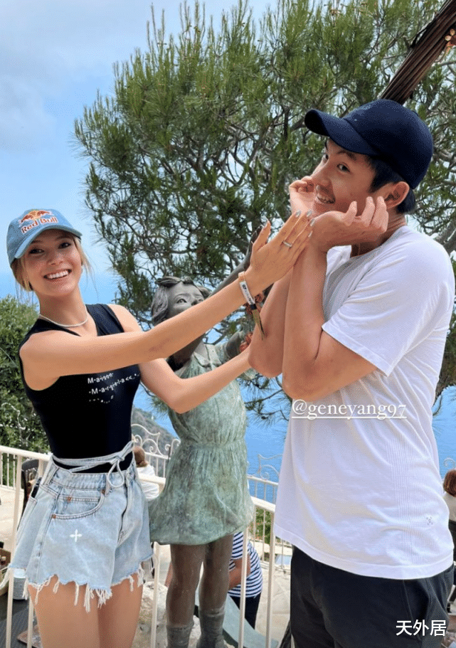 帅哥|矜持是什么？谷爱凌在法国疯玩：搂着2男生，与金发帅哥拍情侣照