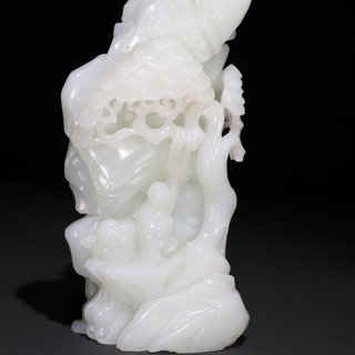 和田玉籽料|清 和田玉籽料山子人物摆件。