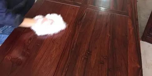 红木大忌:别让洗洁精、肥皂水、湿抹布毁了你的家具!