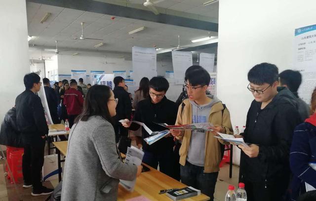 |公司降薪之后，年轻人一副“摆烂”的工作态度，让领导左右为难！