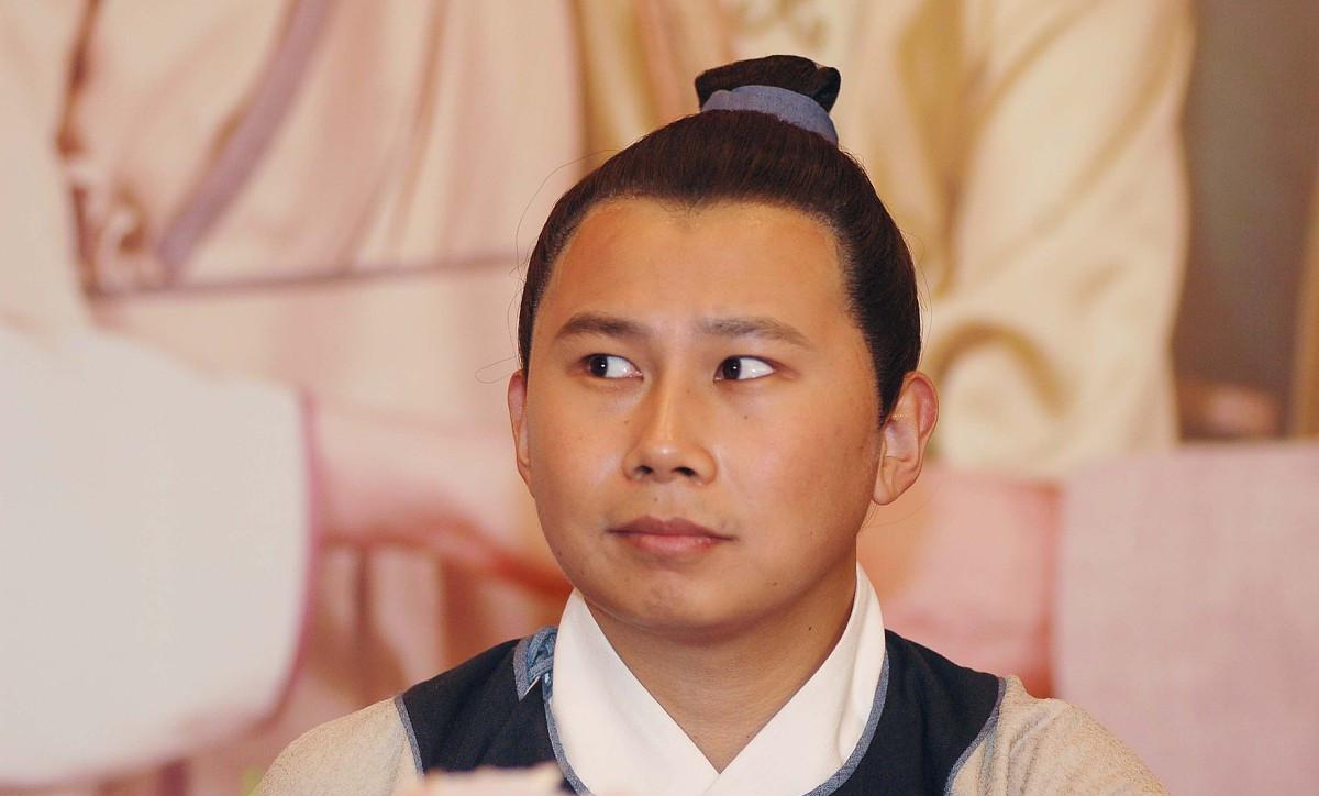 何云伟|何云伟有反骨？和郭德纲闹翻又和李菁裂穴，习惯性叛逆？