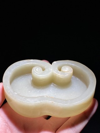 和田玉籽料|清 和田玉籽料 青白玉 灵芝如意洗 水盂