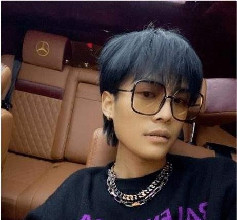 短视频|小杨哥到底啥背景？打游戏睡懒觉却能身价过亿，网红沦为副业？