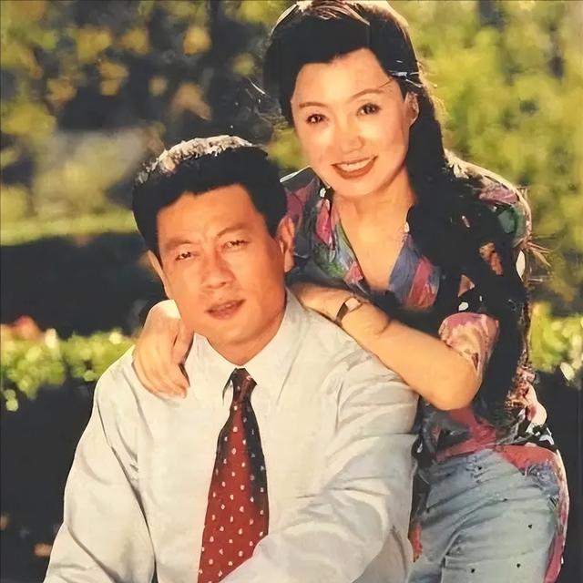 巫刚|巫刚:和丁克妻子离婚后,和不婚不育的陈瑾走在一起,相伴20年