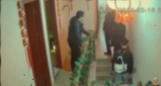 2019年足疗店奇案:男子去足疗店保健,进店40分钟后被担架抬出