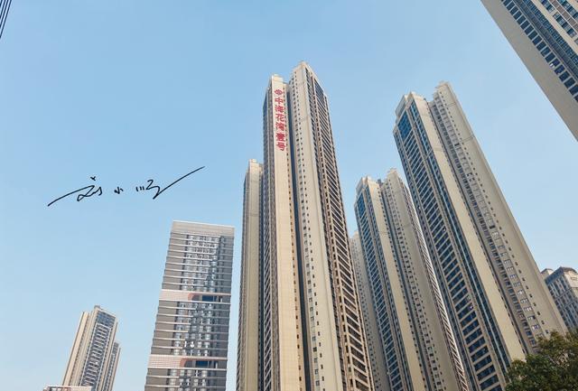 广州市|广州这座新城房价7万+，却住得密密麻麻，游客：好像穿越到了香港