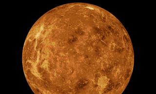 太阳正以每秒400万吨的速度损失质量,地球会由此远离太阳吗