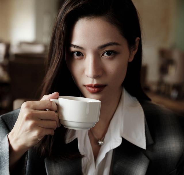 钟楚曦|钟楚曦合作许凯被嘲,事实证明演好傻白甜也是技术活