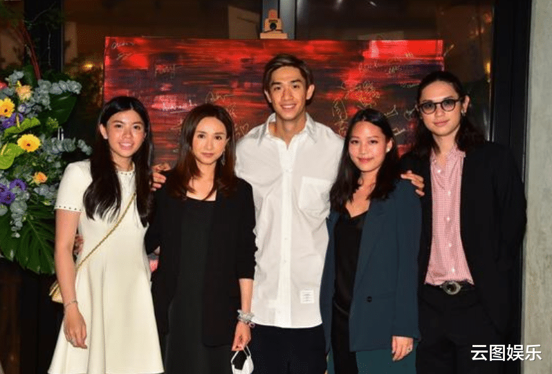 张学友|恭喜！百亿富二代开健身房，干爸张学友现身支持，当众相拥感情好