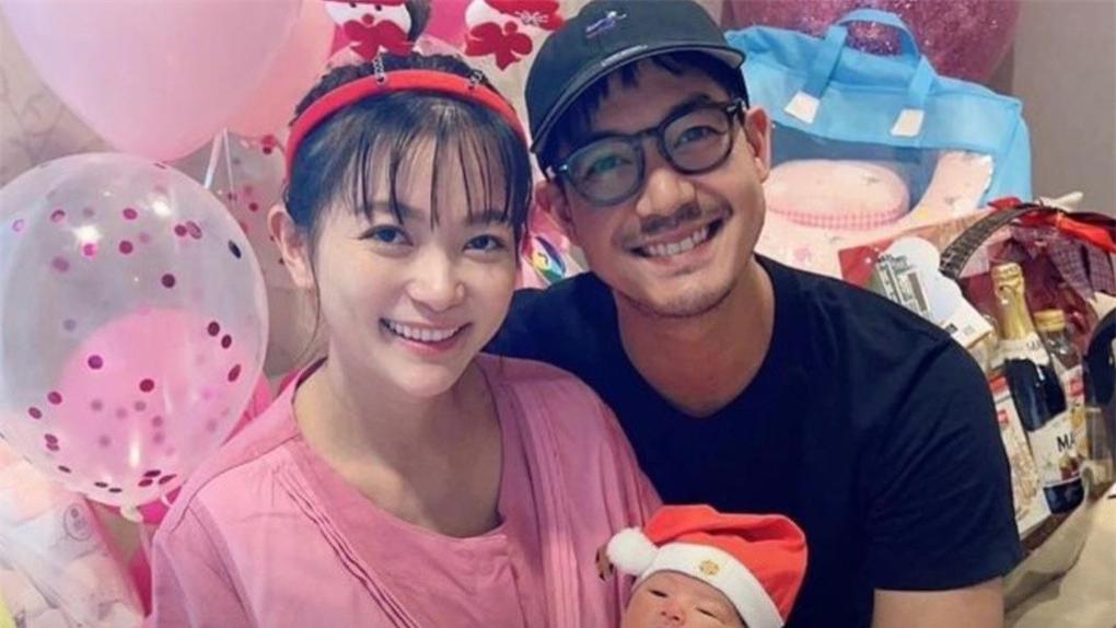 中国风|泰星Weir夫妇晒爱女中国风近照，祝大家中国新年快乐