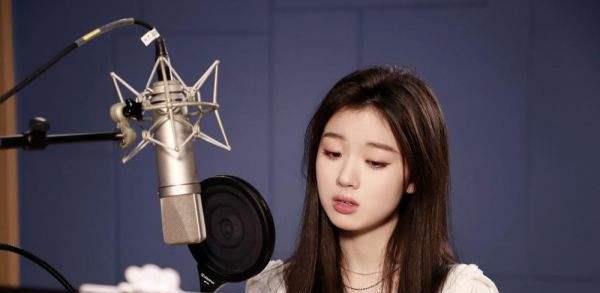 |18岁夺《好声音》冠军,出现失误却被张艺谋青睐,单依纯凭啥?