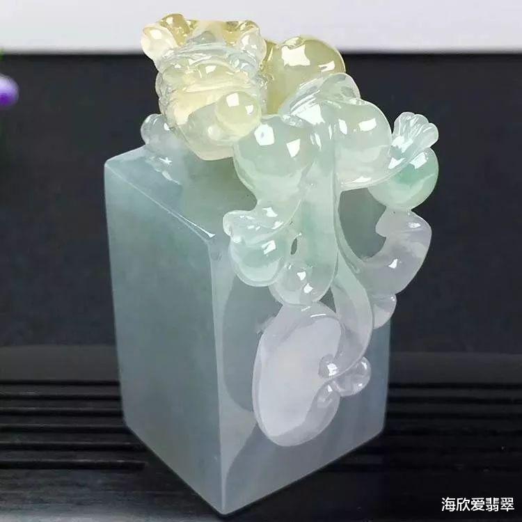 和田玉籽料|为什么现在越来越多人喜欢收藏翡翠印章?