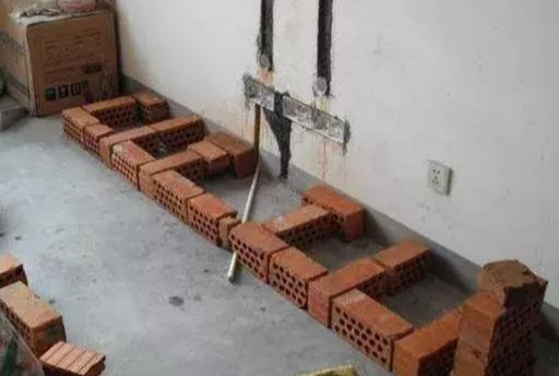 父亲硬要给我水泥砌电视柜，完工后服气了，心里不知滋味！