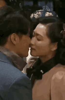 陈坤|陈坤和万茜拍吻戏，越吻越上瘾，竟无视导演喊停