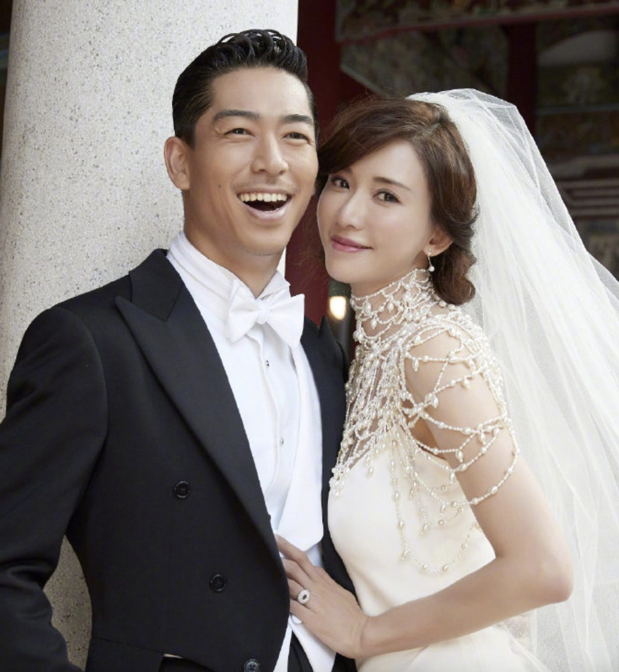 林志玲|林志玲产后首晒自拍照，皮肤白皙超逆龄，当妈后颜值回春