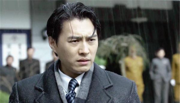 伪装者|伪装者:他看似操纵全局,手握大局,实则活的人不人鬼不鬼!