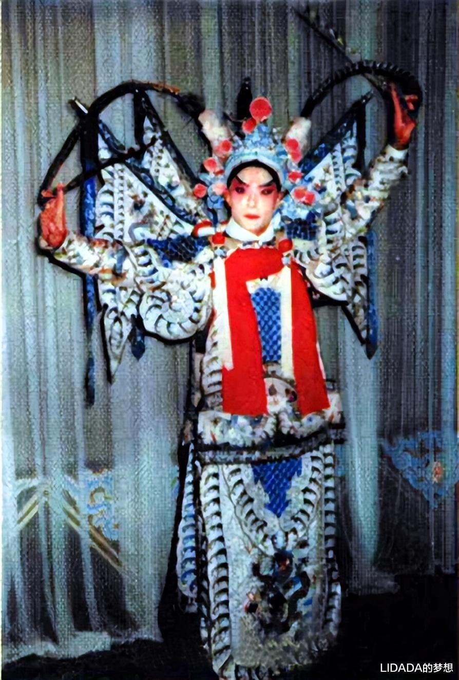 于荣光|于荣光：一生洁身自好无绯闻，与初恋恩爱35年，为何63岁被离婚？