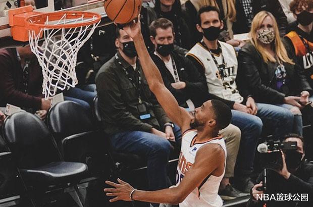 布克|拒绝逆转！布克43+12+4，保罗21+4+5，打破NBA纪录，成历史第一人