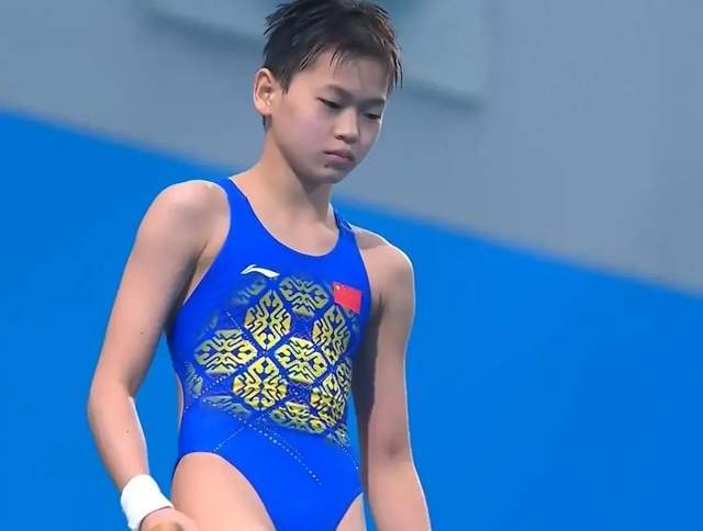 全红婵|被批厨房脏乱差,全红婵妈妈被逼道歉,红姐哥哥回应让质疑者脸红