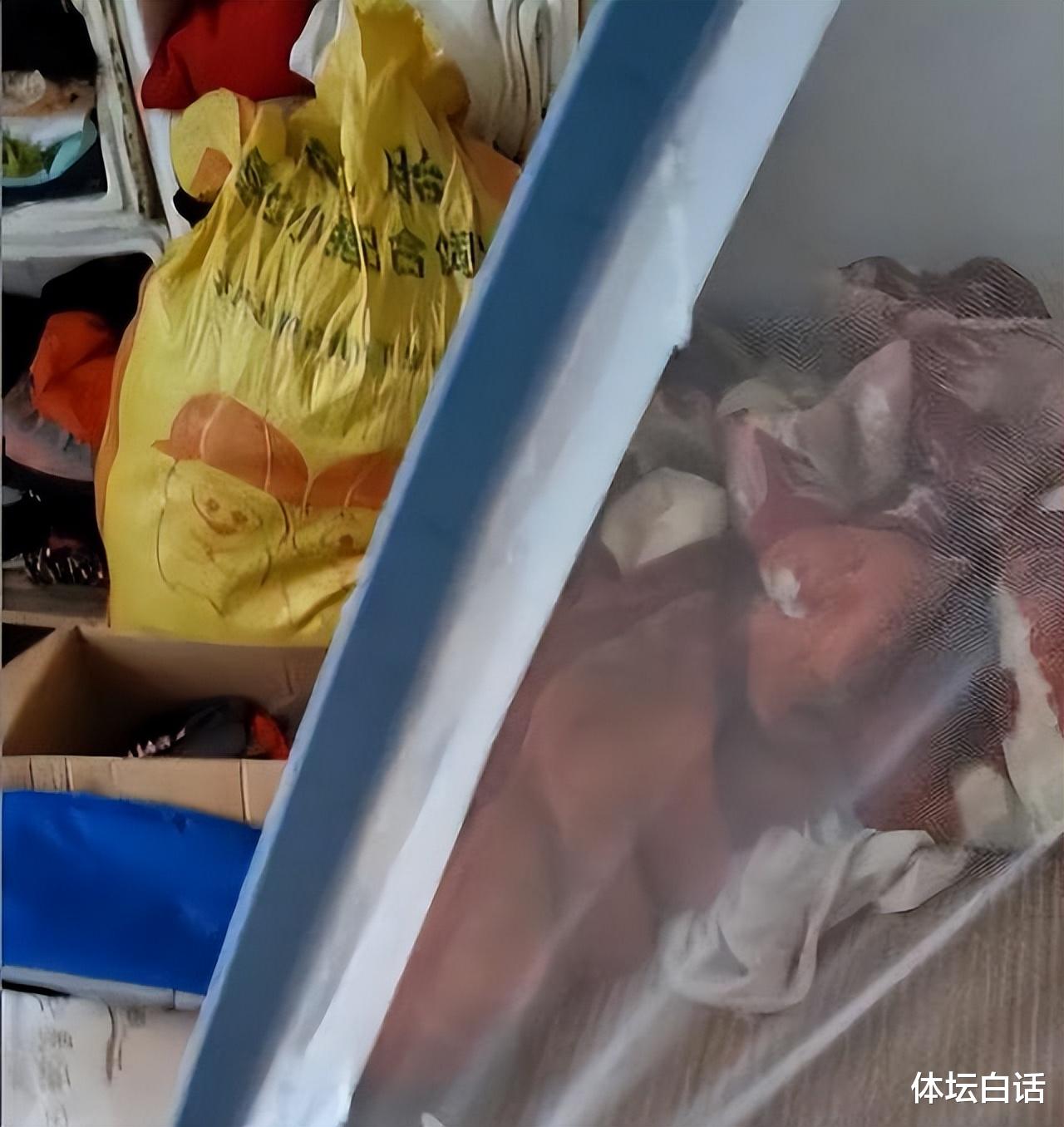 习惯清贫！全红婵妈妈卧室曝光，破旧纸箱装衣服，蚊帐+电扇度夏