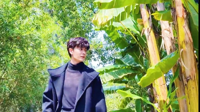 花絮|任嘉伦最新杂志大片花絮，黑色套装又酷又帅，堪比《请君》陆炎