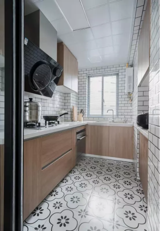 100㎡北欧风清爽宜人,自带10㎡露台做休闲区,简而美设计真大气