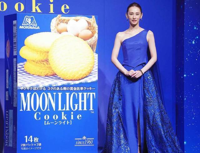 陈飞宇|日本女星北川景子穿露斜肩衣裙！雪肤玉貌美得让人窒息