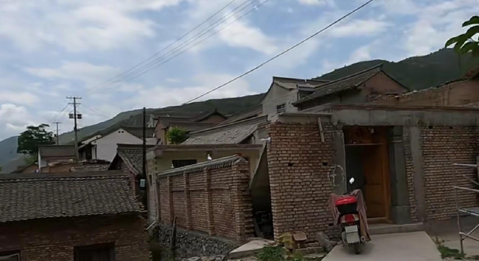 |甘肃礼县雷坝乡山顶上的小村，缺水缺土地他们是靠什么生活下来的