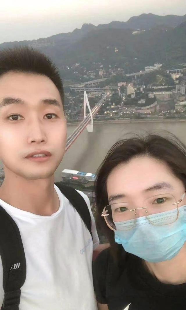 痛别!万惠文烈士安葬现场,妻子忍不住奔向丈夫棺椁