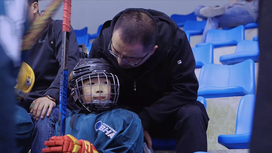 律师|他跟拍北京中产家庭四年：片子一出引爆争议