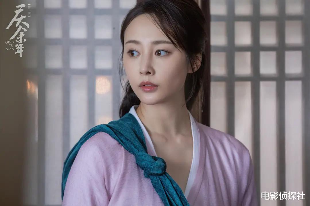 李纯|李纯马頔恋情曝光!两人亲密搂抱玩闹,李纯曾和一名大叔搂抱被拍