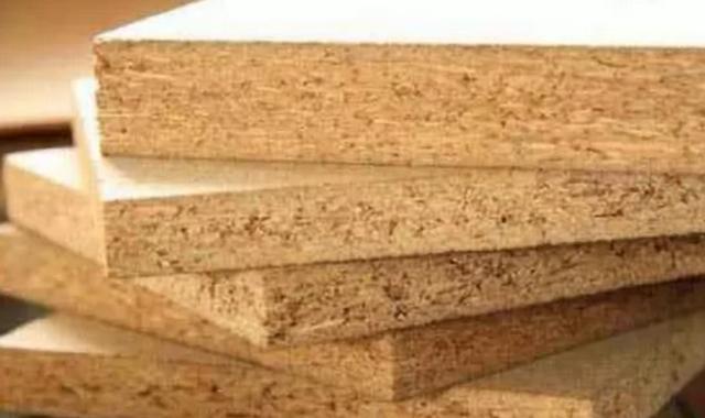 卧室装衣柜不要用这种木板，寿命短又容易坏，用过才知多坑