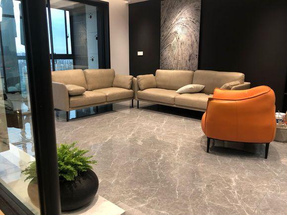 135平米新房装修费花了32万,经历6个月,朋友都说客厅效果太棒了