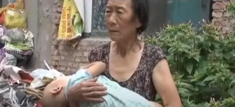 13年,老妇花3万元买了个孙女,半年后要求退货退款,警察傻眼了